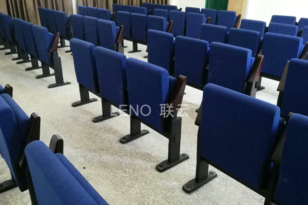 選擇禮堂椅品牌必須確定對方的售后服務(wù)